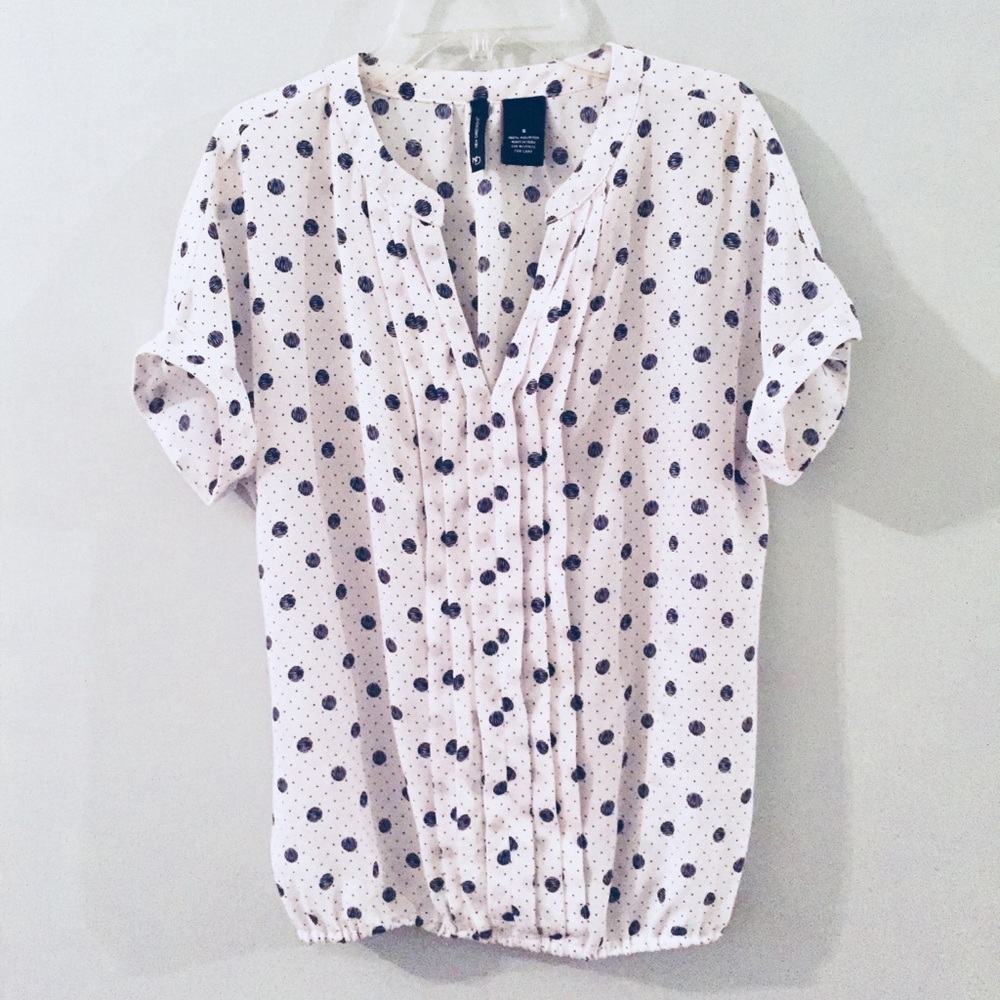 New Directions White Top w/ Navy Polka Dot Design